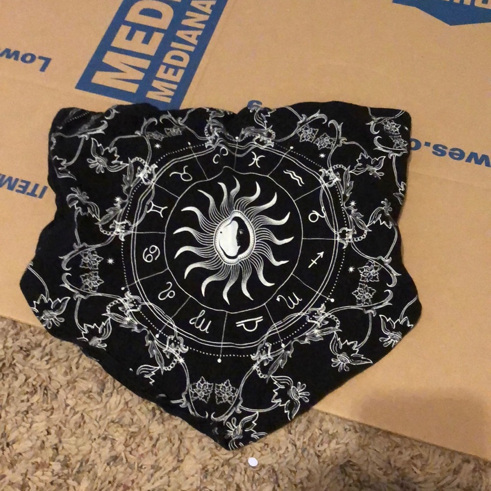Black and white zodiac handkerchief top with built in bra forever 21 size medium